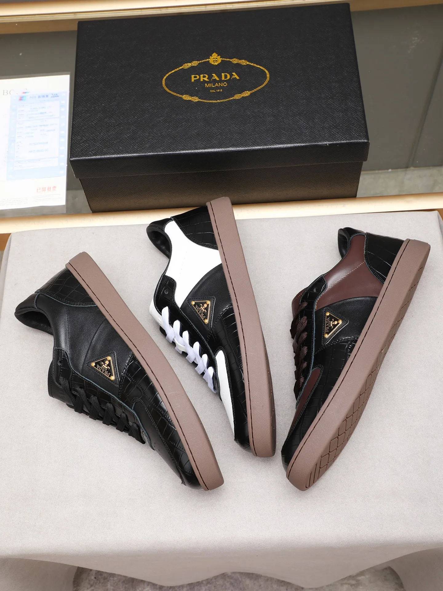 Men's shoes💰420💰 Brand: PRADA (Prada) Standard code: Men's code 38–44 (45 can be customized) Material: Original cowhide, breathable sheep lining Special outsole Style category: Men's fashionable casual sneakers Low-key luxury! Color: actual picture color
